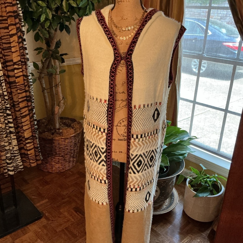 Elegant Cream and Brown Geometric Cardigan